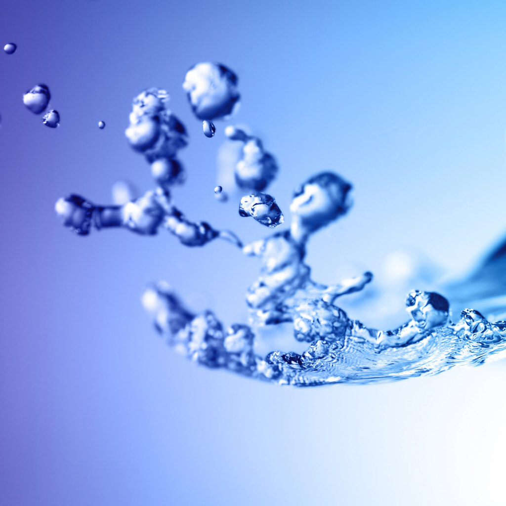Peróxido de hidrógeno sobre un fondo azul.